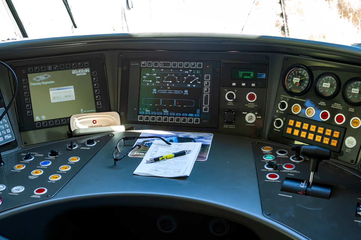 SA136-002 - pulpit sterowniczy