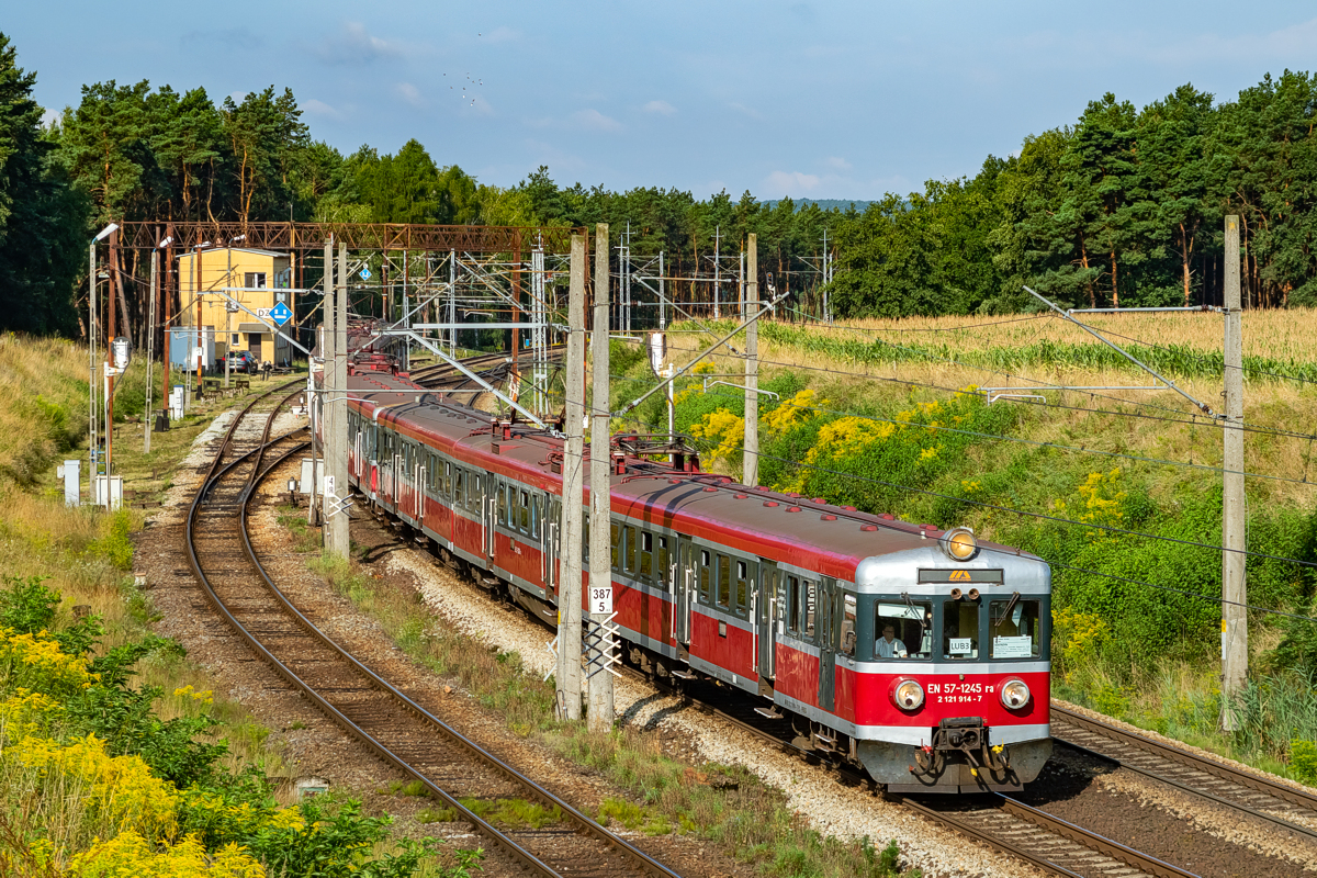 EN57-1245+1400+1080: podg. Dąbrówka Zbąska