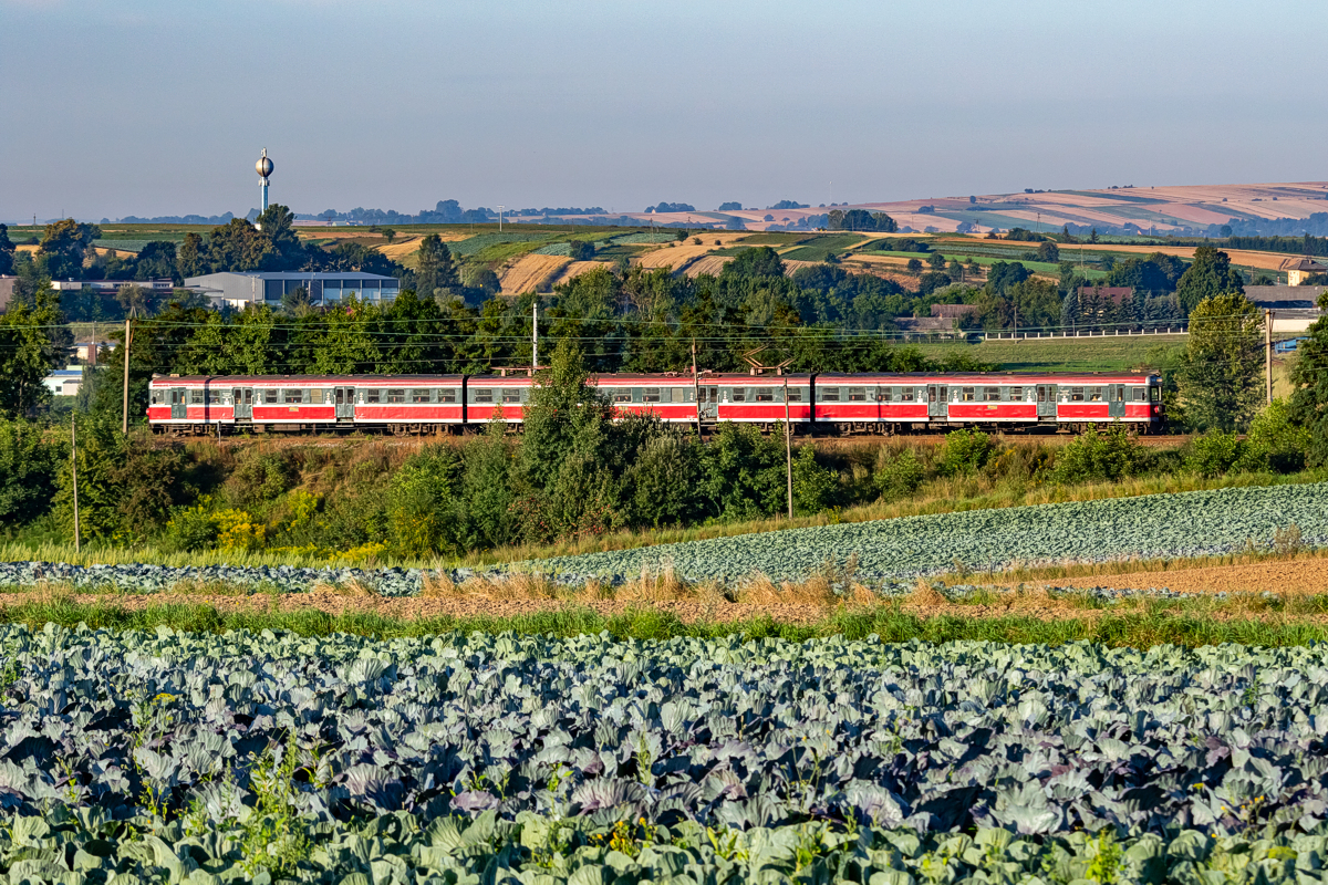 EN57-1327: Tunel - Charsznica