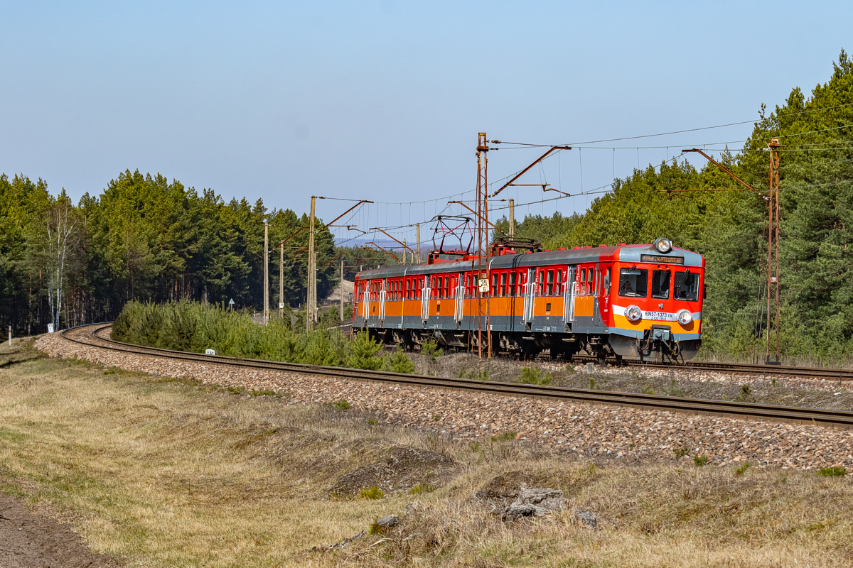 EN57-1373: Jaroszowiec Olkuski - Olkusz