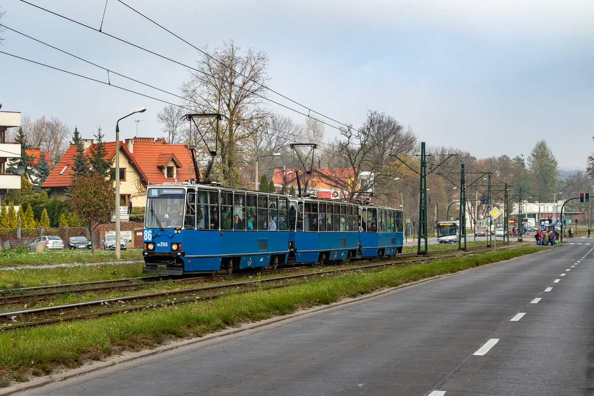 105Na #HZ255+256+257: Kraków, ul. Kocmyrzowska