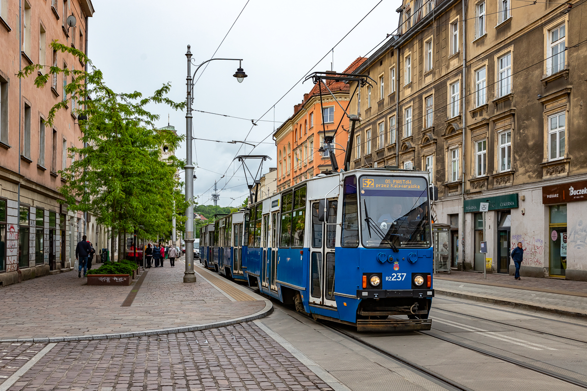 105Na #RZ237+RZ238+RZ230: Kraków, ul. Krakowska