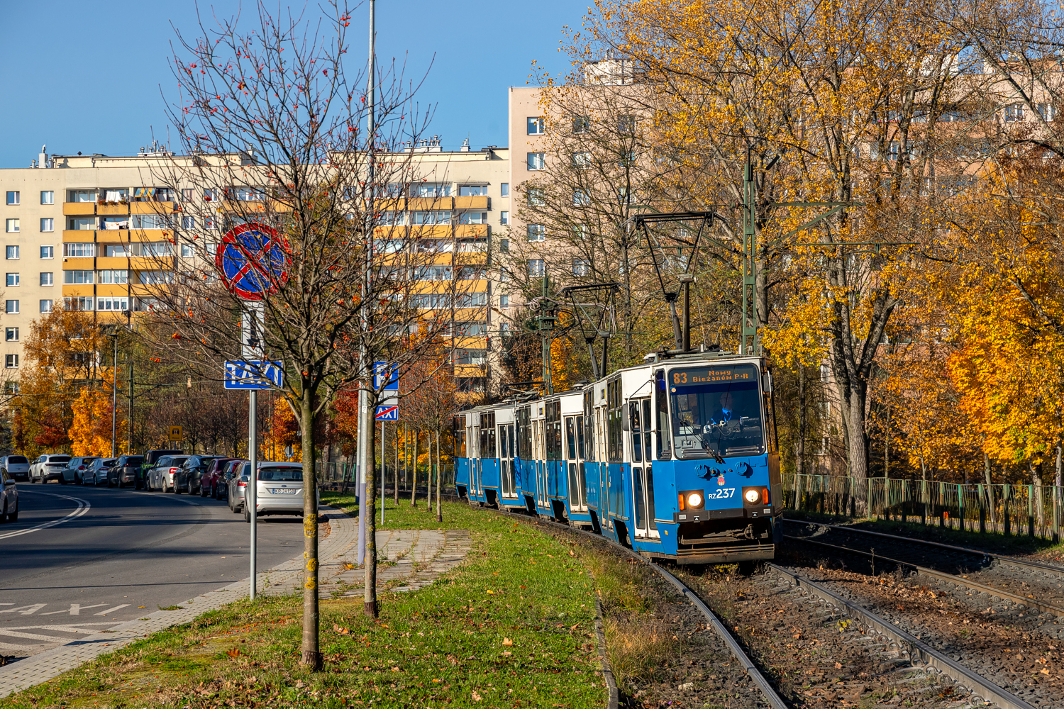 105Na #RZ237+RZ238+RZ230: Kraków, ul. Teligi