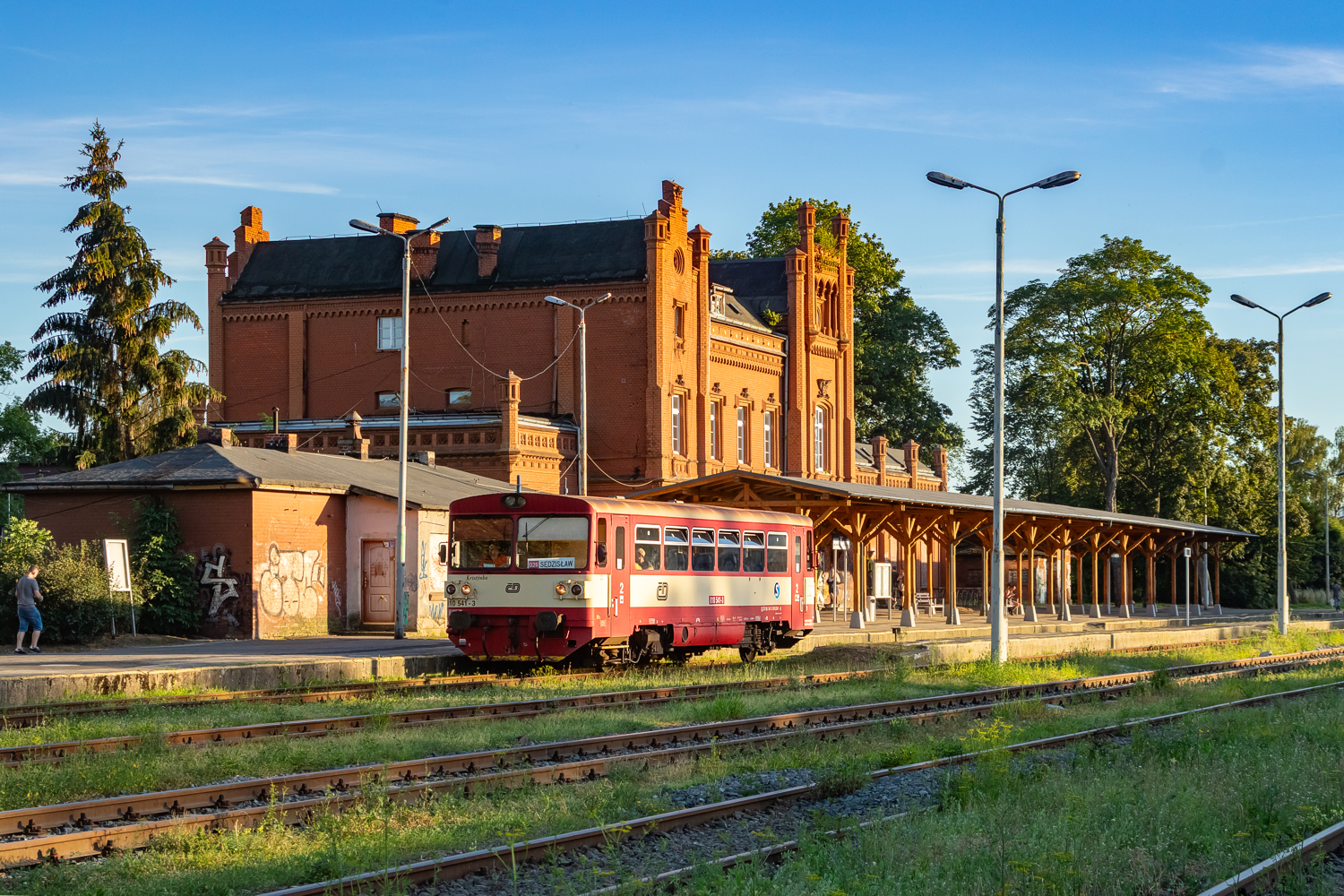 810 541: Kamienna Góra