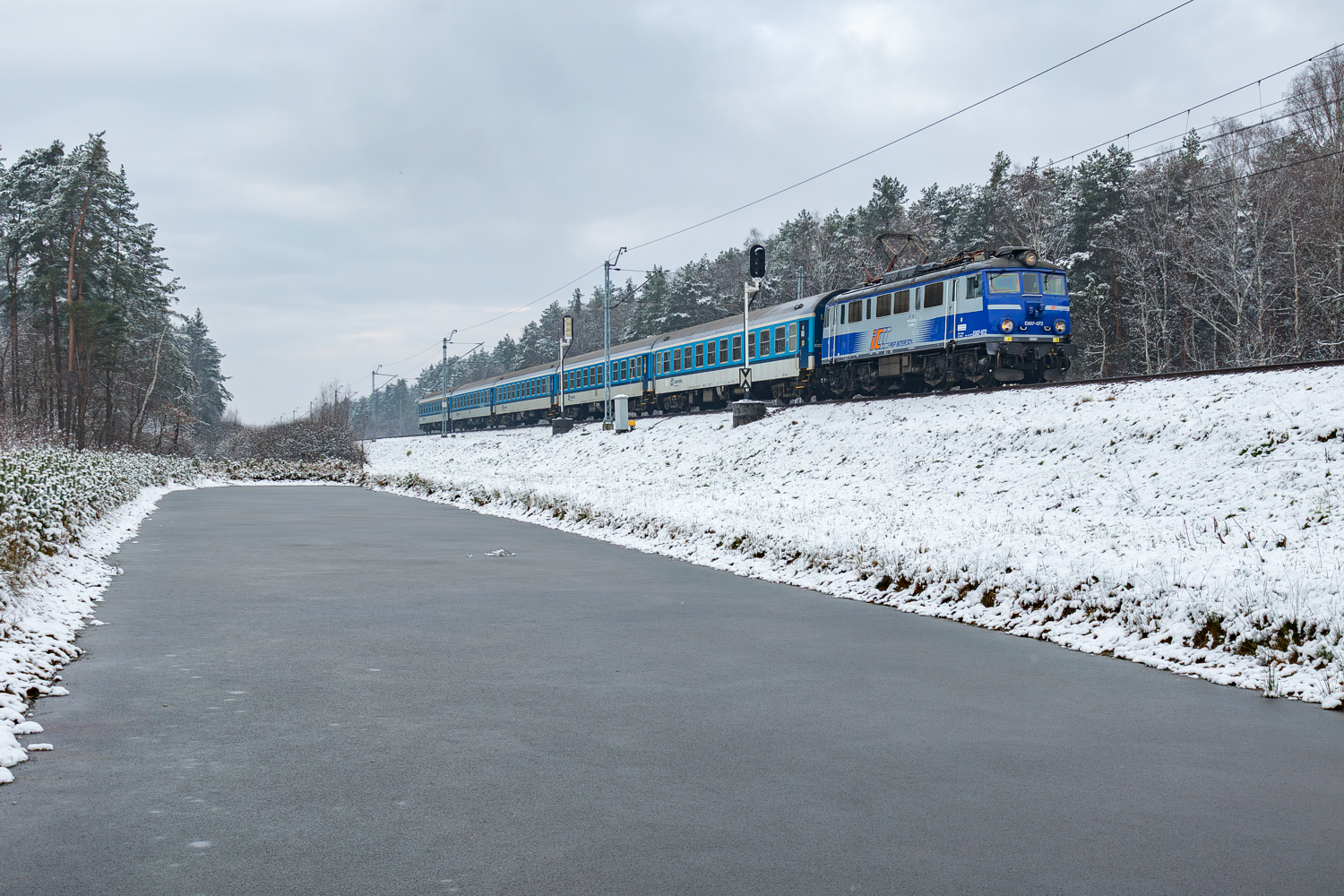 EU07-072: Staniątki - Szarów