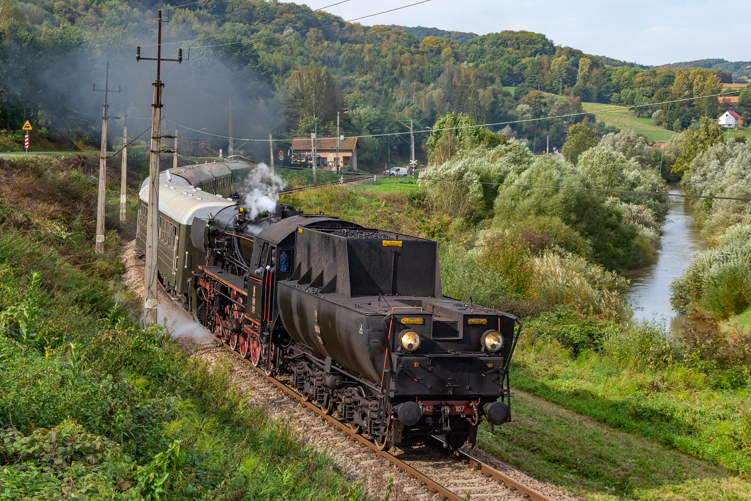 Ty42-107: Łowczówek-Pleśna - Łowczów