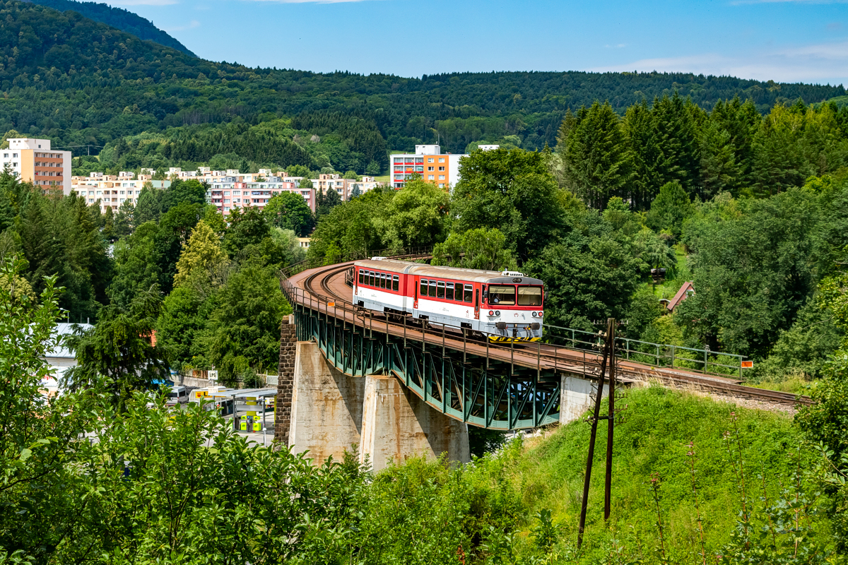 813 011: Ráztočno - Handlová