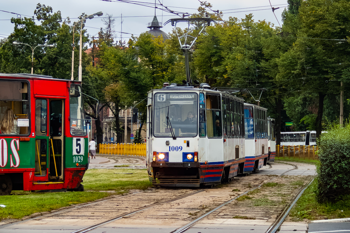 105Na #1009+1008: Szczecin, pl. Żołnierza Polskiego 